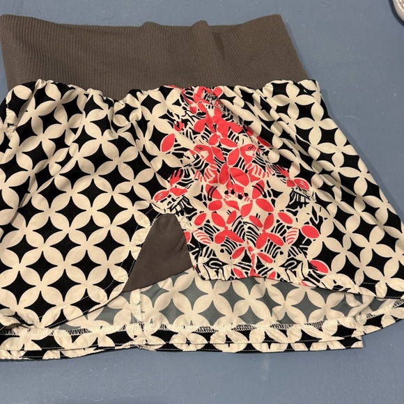 FP Movement Black and White Geometric Athletic Shorts - Picture 3 of 4